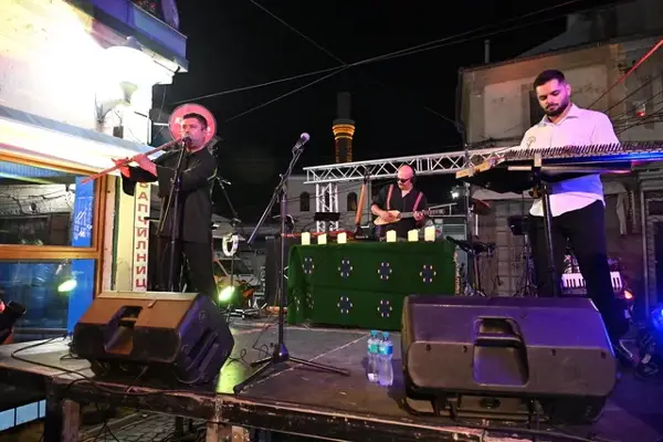 Разиграна и распеана Битолска чаршија со „Кафе Де Анатолија“ и „Диванхана“ на Локум фест Битола