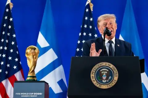 ВИДЕО: Трамп дојде на големото финале, она што се наоѓа пред него покрена лавина коментари