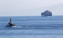 Нападите меѓу САД и Иран продолжуваат, запалени два танкери за нафта во Ормускиот теснец