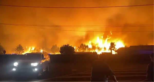 ВИДЕО| Огромен пожар кај познато летувалиште во Франција, гори и во Шпанија