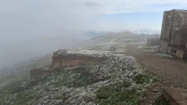 (Фото/Видео) Во лето снег падна на Пелистер