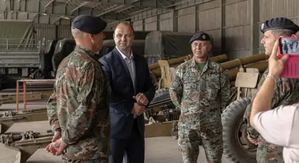 Мисајловски во посета на артилерискиот баталјон и увид на градежните активности во касарната „Мирче Ацев” во Прилеп