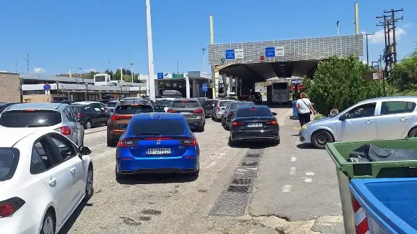 Колони на Богородица: За излез од Македонија се чека околу два часа