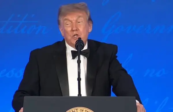 Трамп се врати на бината и ги исмеа новинарите: Да не бев јас, ќе немаше за што да известувате (ВИДЕО)