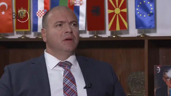 Димитриевски бара итно расчистување на случајот со вандализирањето на КУД „Српски вез“ во Куманово