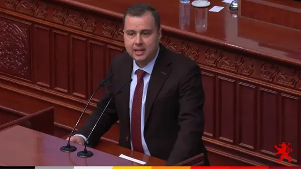 🎥 ХАЛЕЕВАТА КОМЕТА ПОЧЕСТО СЕ ПОЈАВУВА ОД ВЕНКО ФИЛИПЧЕ ВО СОБРАНИЕТО! Претеникот Пренџов го повика лидерот на опозицијата да си доаѓа на работа