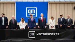 Трамп се гледа како спасител на автомобилската индустрија во САД
