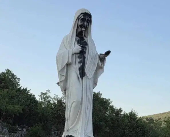 Уапсен сторителот кој запали олтар и статуа на Богородица во Меѓугорје, едно од најпознатите поклонички места во Хрватска и во светот