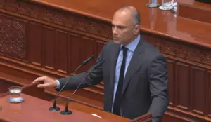 Филипче до Мицкоски: Пола држава пие загадена вода, кој ќе одговара?