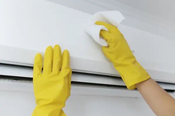 Подгответе сами домашно средство за темелно чистење на климите: Еве колку често и на кој начин треба да се чистат