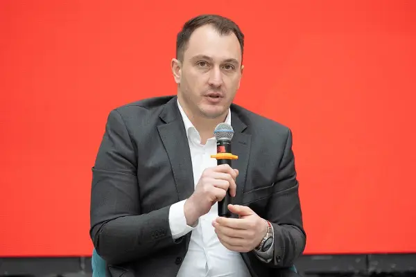 Андоновски тврди дека дата-центрите нема да ѝ наштетат на природата — дел од јавните реакции, вели, создаваат „непотребна хистерија“