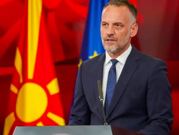 (ВИДЕО) Косовските власти продолжија со рушењето на објекти во Газиводе во сопственост на Срби