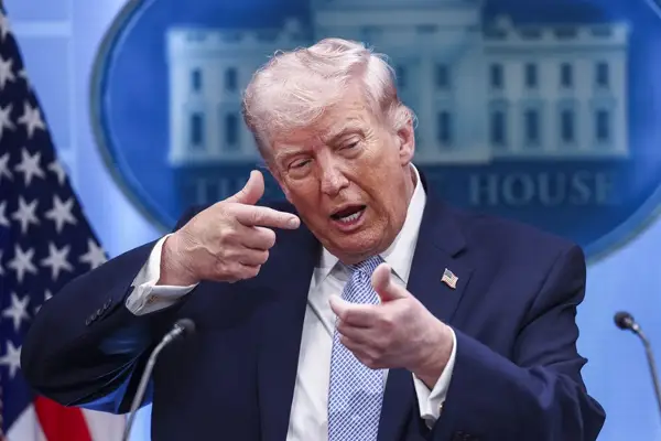 Трамп се закани со масовни напади врз Иран