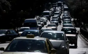 Заглавени сте во колона? Истражување открива во која лента најбрзо се минува во сообраќаен метеж