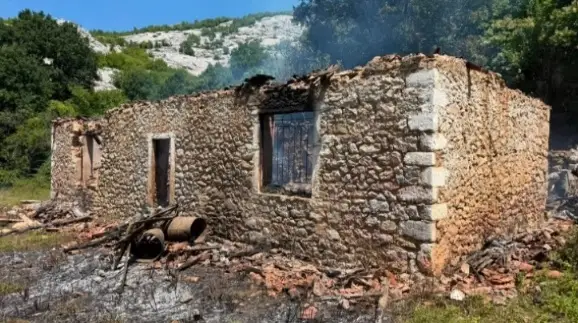 Tрагедија во село кај Скадар: Во пожар животот го загубија мајка и две малолетни деца
