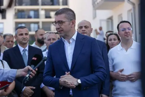 Мицкоски: Продолжуваме со инвестиции за граѓаните, во Македонија над 1.200 активни градилишта