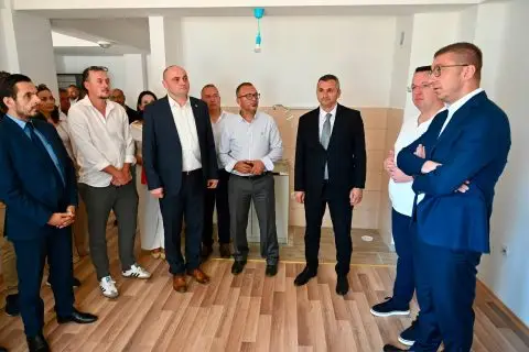 Во Дебар свечено беа доделени клучевите од 47 социјални станови