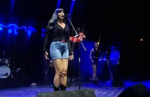 ФОТО | Цели семејства заедно со „Ареа“ врескаа на „Сите мои слики“ во Охрид: Ружица никогаш подобра на сцената