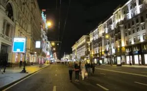 ВИДЕО: Експлозија пред ресторан во Москва: тројца загинаа, 15 се повредени
