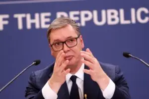 Не постојат босански и хрватски Срби, сите сме Срби, порача Вучиќ