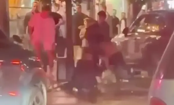 (Видео) Брутална тепачка во Гостивар: Момче доби клоца во глава, а потоа беше тепано со дрвена прачка додека лежеше на земја