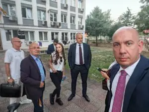 Бугарски пратеници со забранет влез се појавиле на судење во Македонија