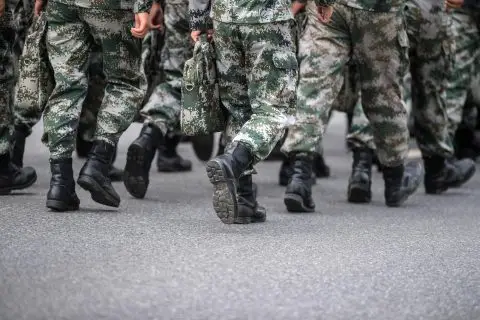 Данска ја продолжува воената служба, ги вклучува и жените