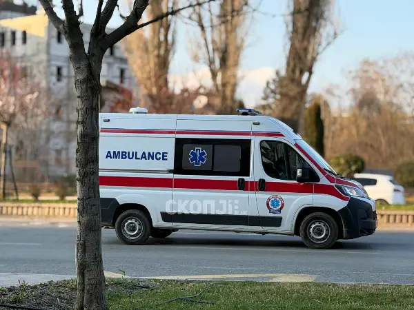 Две лица повредени во тешка сообраќајна несреќа кај Собранието