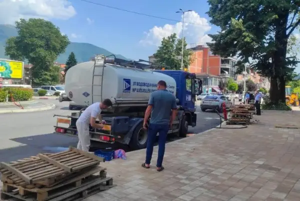 Тошковски: Водата во Гостивар уште не е за пиење, пуштајте ги чешмите да истекува водата