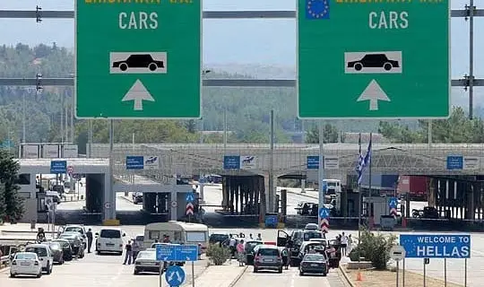 АМСМ: Зголемен интензитет на сообраќај надвор од градските средини, на ГП Богородица за излез се чека околу 30 минути