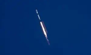 Дел од Фалкон 9 на SpaceX ќе се урне на Месечината
