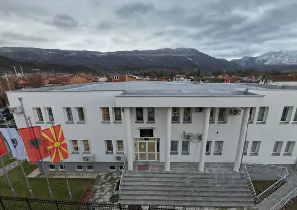 УКРАДЕНИ ПАРИ ОД ПРОМЕТОТ НА ЈКП „САРАЈ“ Провалена канцеларијата на директорот, која е во општинската зграда