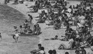 ФОТО | „Тоа беше време кога се живееше поздраво“: Летувањето во Југославија беше сосема поинакво од денес, луѓето со неверување ја гледаат снимката од 1963 година
