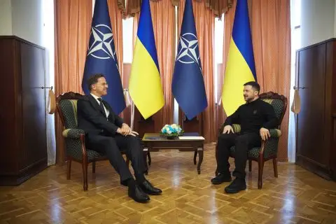 Зеленски и Руте разговараа за обезбедување пресретнувачки ракети за украинската воздушна одбрана