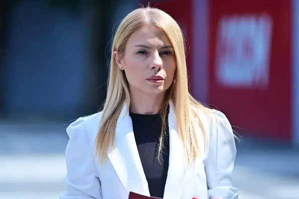 (ВИДЕО) Штерјова: Обвинителството веднаш да ги пронајде насилниците што по налог на Мицкоски ги нападнаа младите во Ново Село