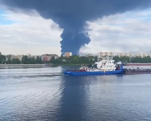 Украина погоди две големи руски рафинерии оддалечени стотици километри од границата