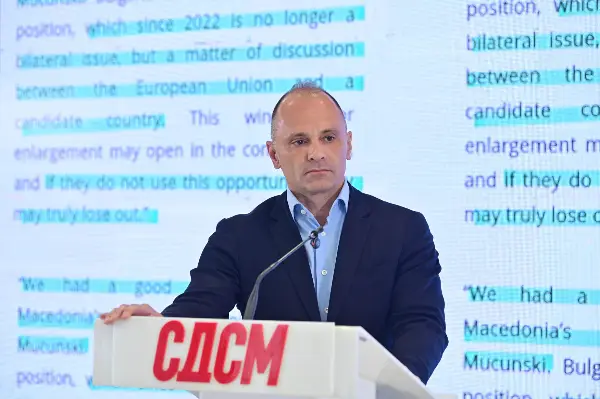 Филипче за прифаќањето на Францускиот предлог од власта: Кој оди на екскурзија во лето, во Брисел?