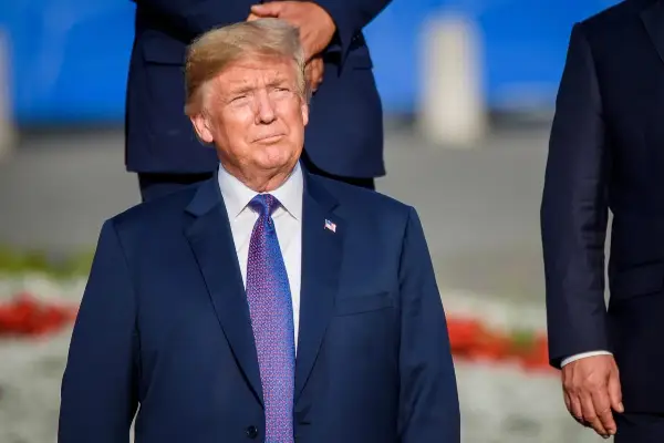 Трамп затвора пет американски амбасади