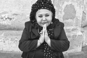 Со гласот го освои светот, посвои 48 деца, а денес наследството ѝ гние во заборав — 83 години од раѓањето на Есма Реџепова