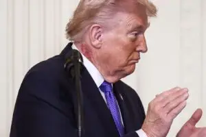 Трамп тврди дека само делумно се преговара со Иран