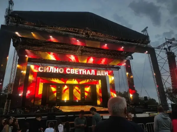 „Силно светнал ден“ во Охрид: 35 години Македонија раскажани низ музика и сцена