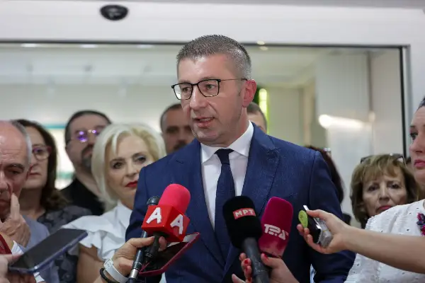 ВМРО-ДПМНЕ: На СДС и Филипче им смета независноста и сега е против македонското знаме кое два пати го менуваше