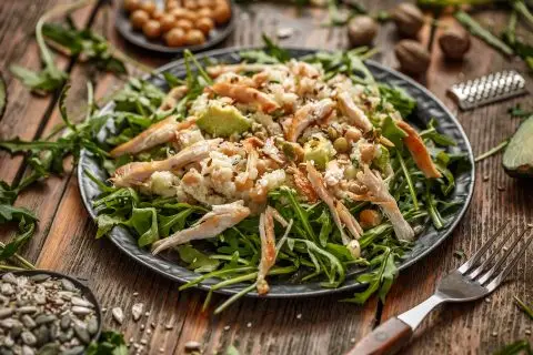 Лесна, вкусна и полна со протеини: Оваа салата ќе ви стане омилена