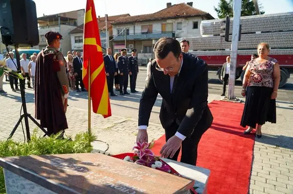 ФОТО | „Нивниот пример нека ни биде патоказ“ — оддадена почит на бранителите што загинаа кај Љуботенски Бачила