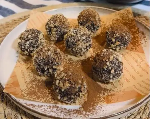ВИДЕО: Бомбици со урми – неодоливо вкусни