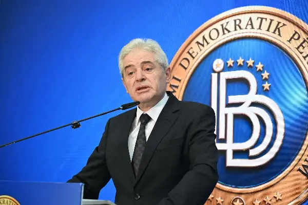 „Не треба ситуацијата во земјата дополнително да се влошува“, вели Ахмети и повика на предвремени избори