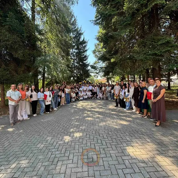 (ФОТО) Денес со официјална свеченост беа доделени дипломи на матурантите од ОСУ „Мирко Милески“ – Кичево, со што беше одбележан крајот на нивното средно образование