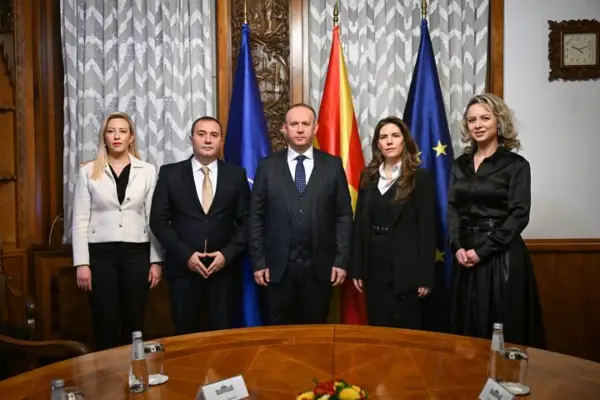 Правни дилеми околу решението на Уставен суд кој пријави судија за непочитување на судска одлука 