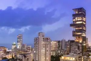 ФОТО | Најскапата приватна куќа на светот вреди 4,6 милијарди долари, има 27 ката и гаража за 168 автомобили!