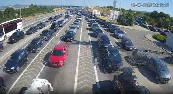 Зголемена фреквенција на патиштата, околу еден час чекање на Табановце и Богородица